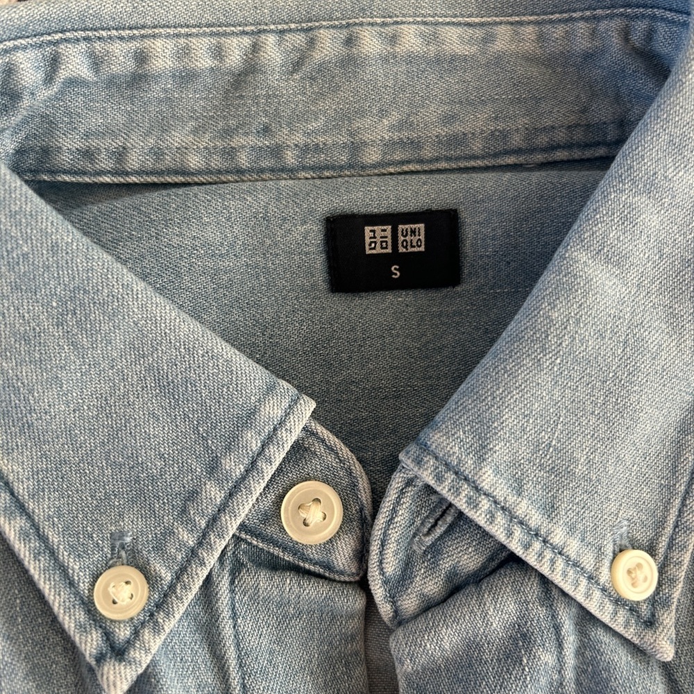 Uniqlo Light Blue Casual Button Down Shirt - Picture 4 of 5